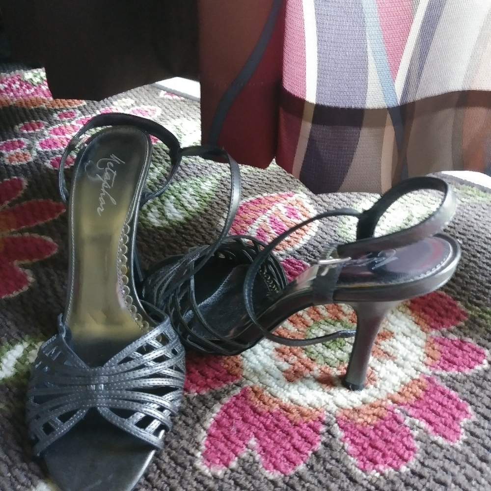 Heels - Picture 2 of 3